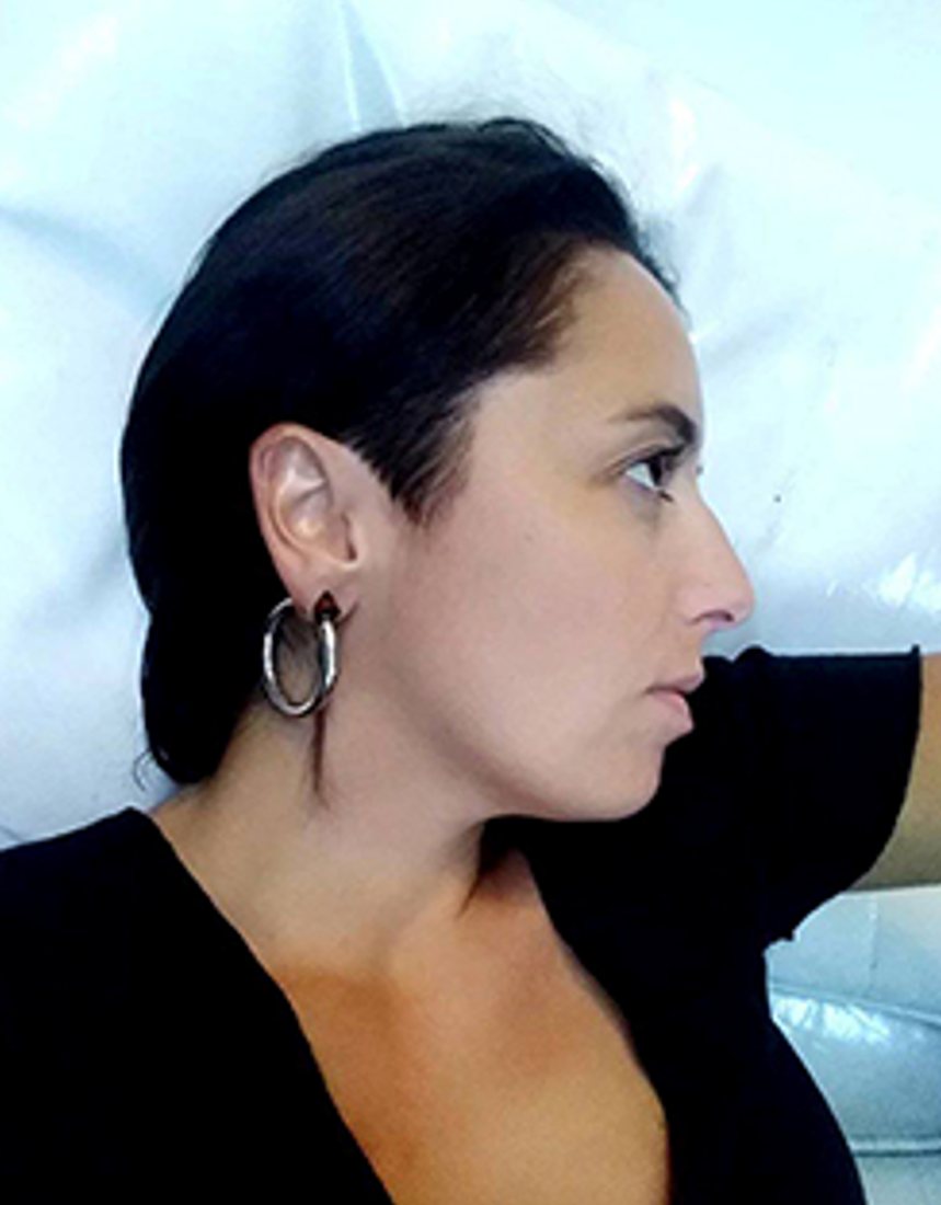 Portrait de Valentina Principe, de profil.